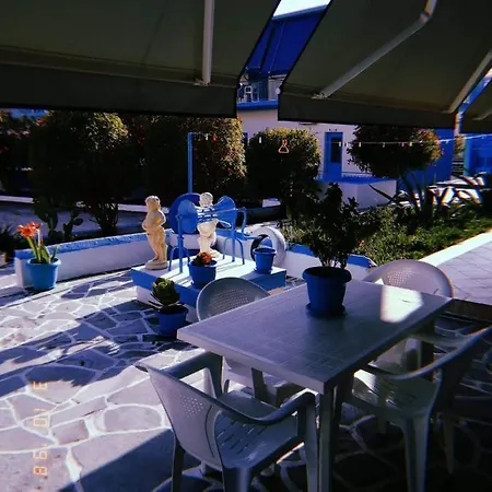 Studio Saronis Ξενοδοχείο με διαμερίσματα *