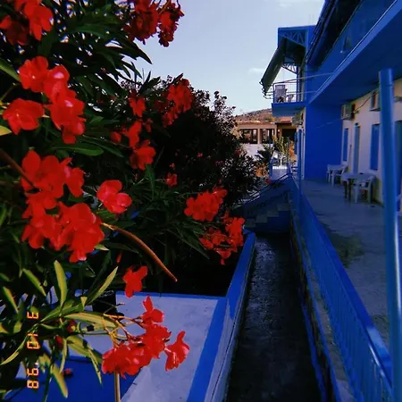Ξενοδοχείο με διαμερίσματα Studio Saronis *